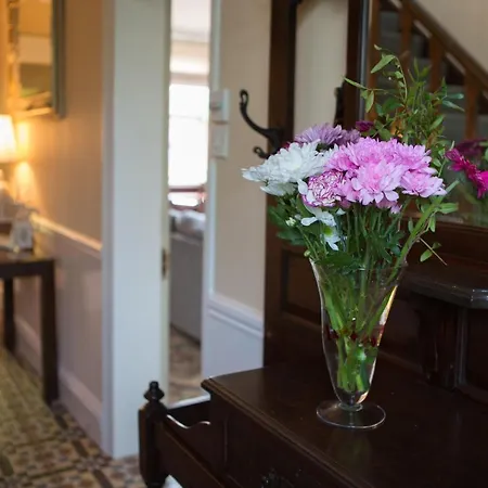 Riverdale House 4* آثلون