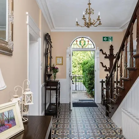 Bed and Breakfast Riverdale House