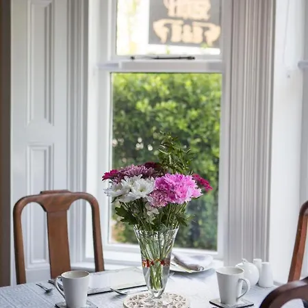 Riverdale House 4* آثلون