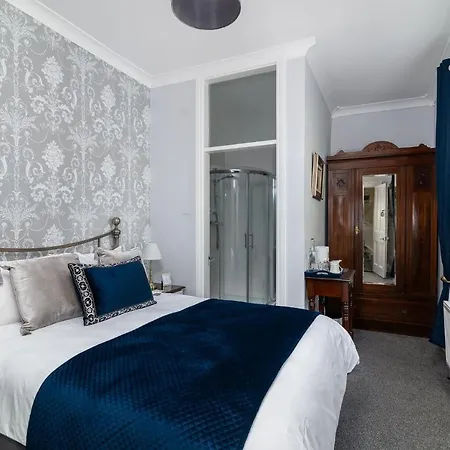 Bed and Breakfast Riverdale House 4*