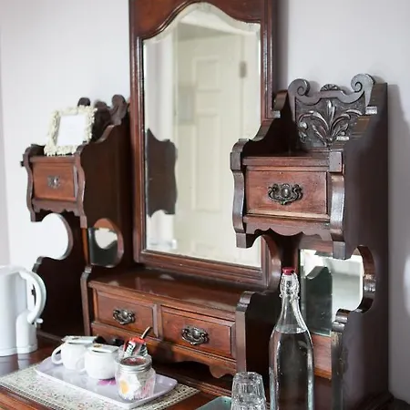 Riverdale House 4* آثلون