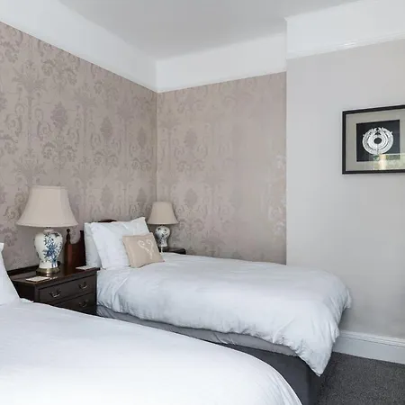 Bed and Breakfast Riverdale House 4*