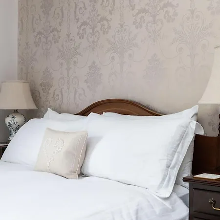 Riverdale House 4* Άθλον