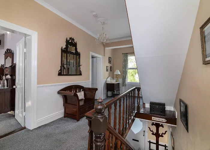 Riverdale House 4* Атлон