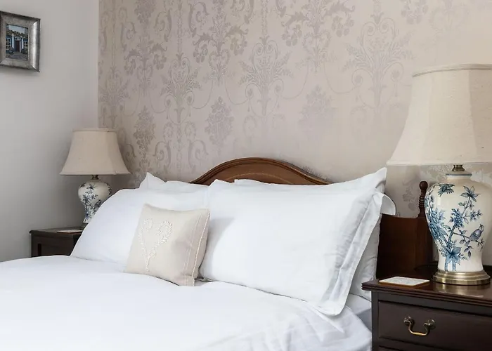 Riverdale House 4* Атлон