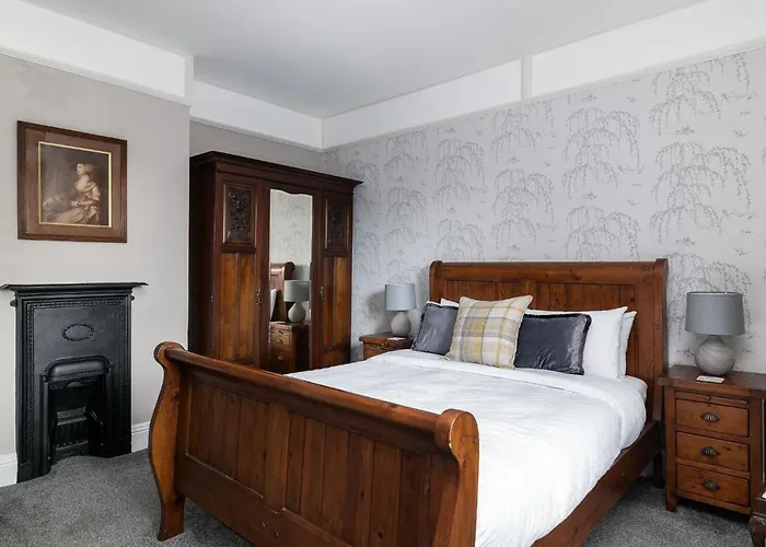 Riverdale House Bed & Breakfast 4*