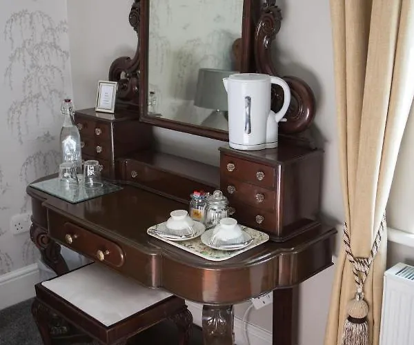 Riverdale House 4* Атлон